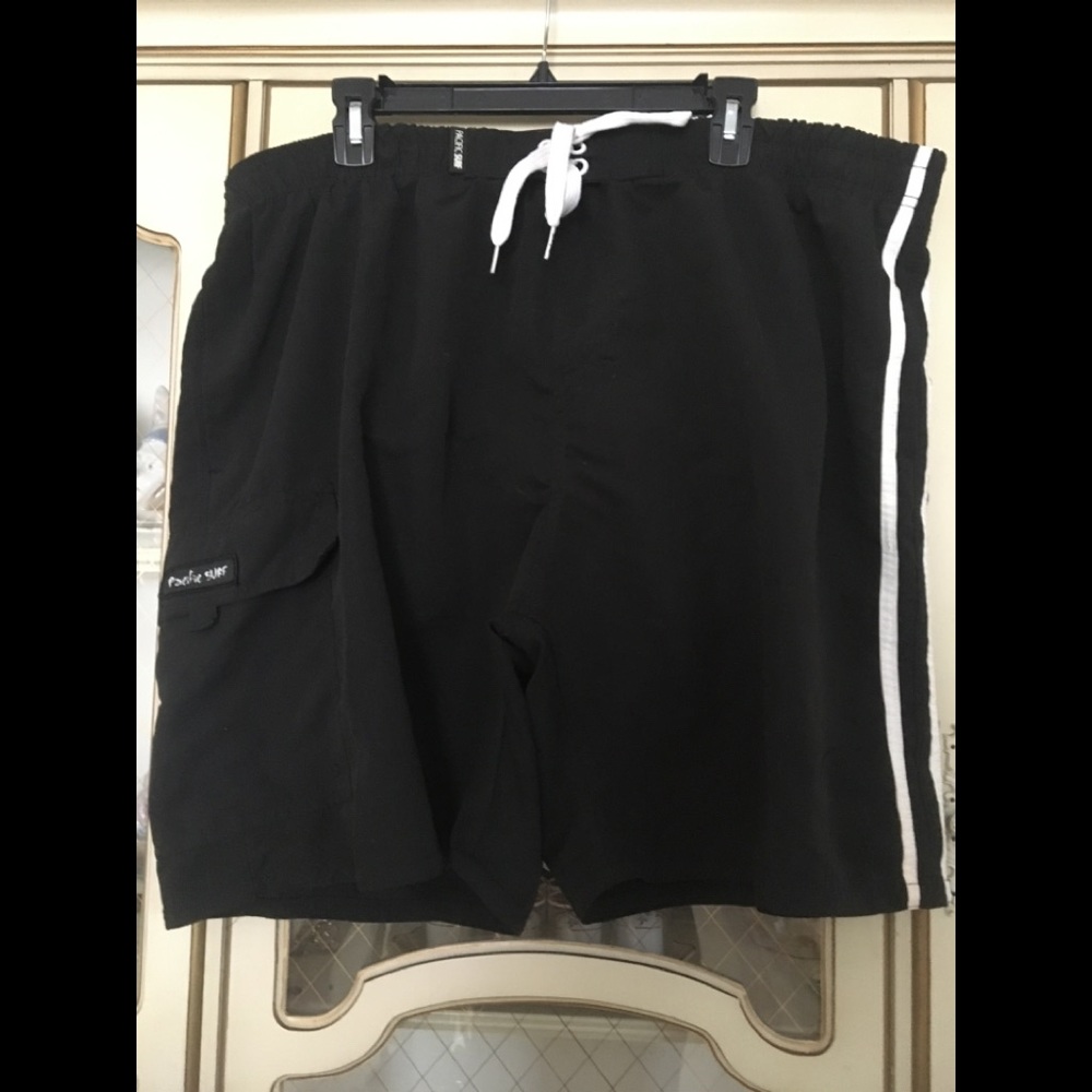 Pacific Surf men’s swim trunks great condition size 3XL. C:112